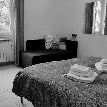 Bed On The Rocks Apartment Финале Лигуре Екстериор снимка